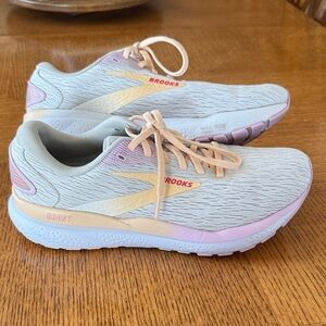 Women’s Brooks Ghost 16 size 9.5 Running Shoes